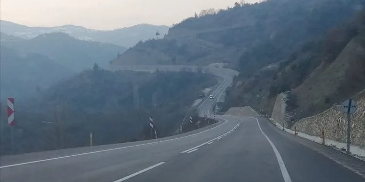 Orhaneli ve Keles yoluna çelik bariyer
