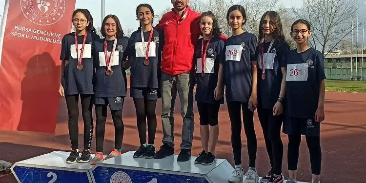 Mudanyalı atletler final için koştu