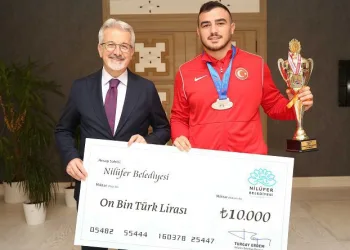 Adil Mısırcı Avrupa’dan madalyayla döndü