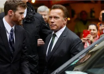 Arnold Schwarzenegger’den Rus halkına çağrı
