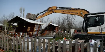 Bursa’da 30 kaçak hobi evinin yıkımına başlandı