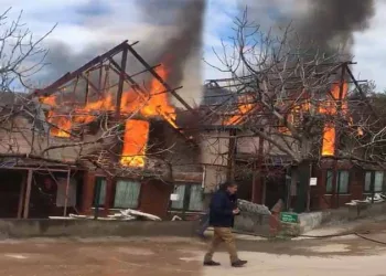 Bursa’da ahşap ev alevlere teslim oldu