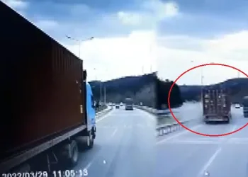 Bursa’da karayolunda TIR’ın kaza anları kamerada