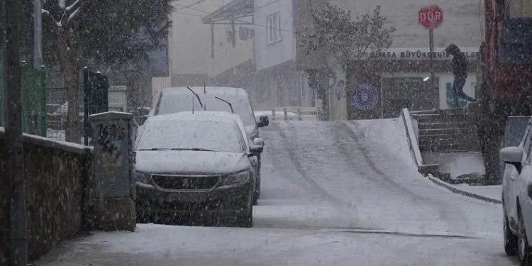 Bursa’da hafta sonu kar yağışı etkisini gösteriyor