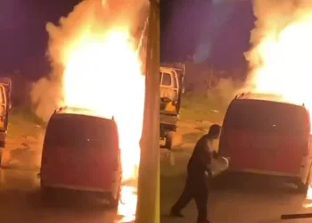 Bursa’da park halindeki araçta yangın