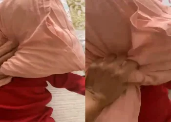 8 aylık kızını yastıkla boğmaya çalıştı