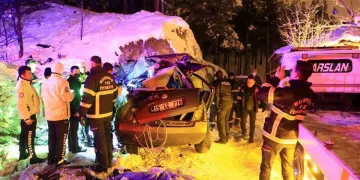 Gece yarısı korkunç kaza! 4 genç hayatını kaybetti