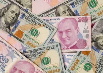 Dolar 15 liraya yöneldi