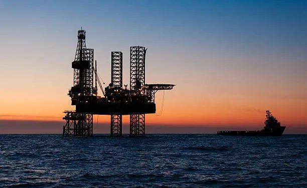 Petrol 100 doların altına geriledi