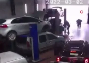 Bursa’da 2 kişinin yaralandığı patlama anı kamerada