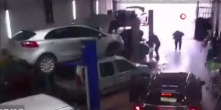 Bursa’da 2 kişinin yaralandığı patlama anı kamerada