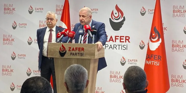 Eski bakan Zafer Partisi’ne katıldı