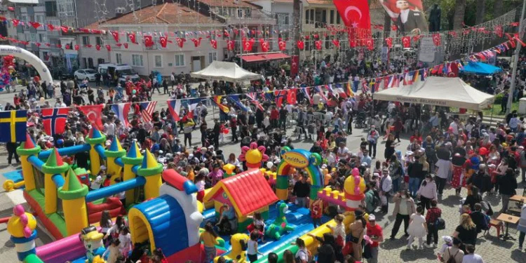 Mudanya’da coşkulu 23 Nisan kutlaması