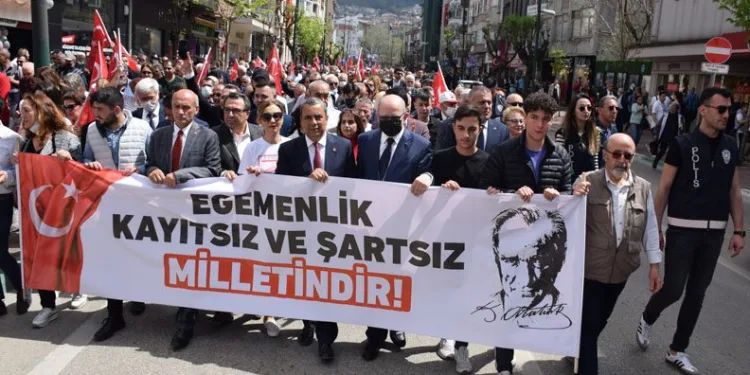 CHP Bursa 23 Nisan’ı STK’larla kutladı
