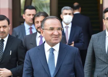 Adalet Bakanı Bekir Bozdağ: Herkes kendi işine baksın