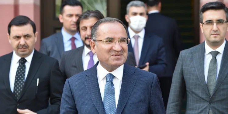 Adalet Bakanı Bekir Bozdağ: Herkes kendi işine baksın