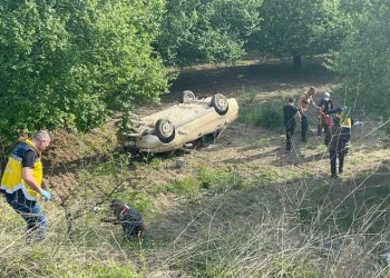 Bursa’da takla atan otomobil ters döndü