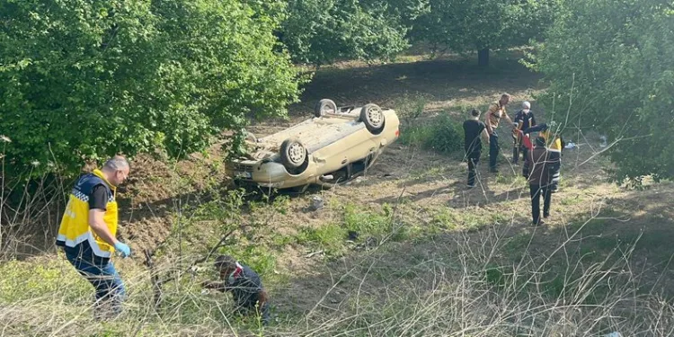 Bursa’da takla atan otomobil ters döndü