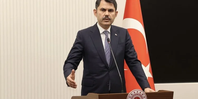 Bakan Kurum: Yangın fırsatçılarına müsaade etmeyeceğiz
