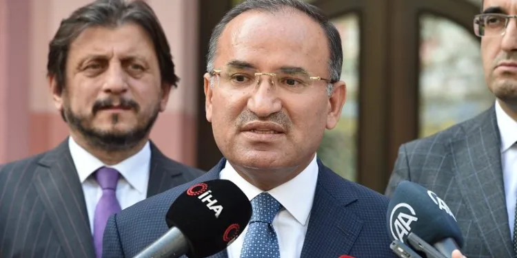 Adalet Bakanı Bekir Bozdağ: Herkes kendi işine baksın