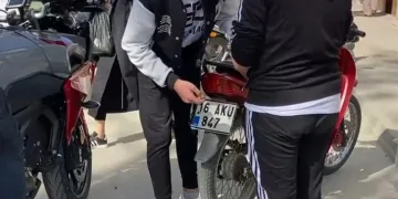 Bursa’da motosikletinin plakasını boyayla değiştirdi