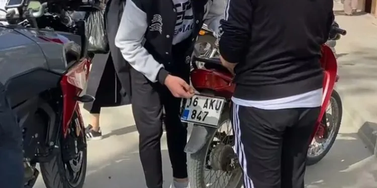 Bursa’da motosikletinin plakasını boyayla değiştirdi