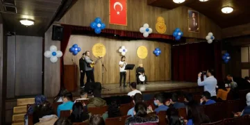 Otizm Farkındalık Günü İnegöl’de renkli görüntülere sahne oldu
