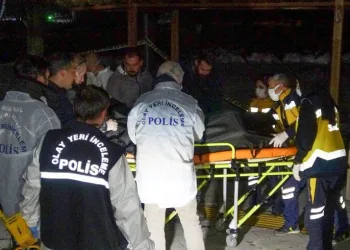 Doğum günü kutlarken cesetle karşılaştılar