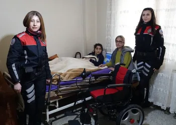 Bursa’da tekerlekli sandalyesi çalınan Burcu’ya yenisi alındı