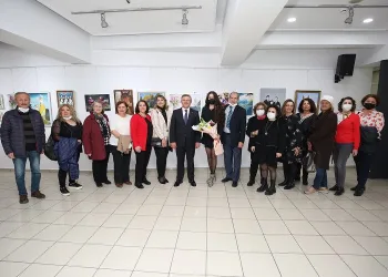 Nilüfer’de kursiyerlerin yaptığı resimler sergilendi