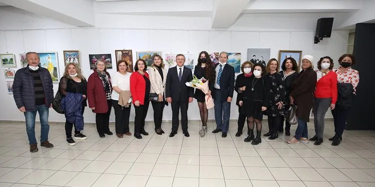 Nilüfer’de kursiyerlerin yaptığı resimler sergilendi