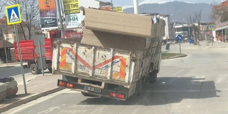 Bursa’da tehlikeli yolculuk! Sürücü aldırış etmedi
