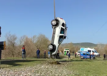 Bursa’da gölete uçan araçtan cansız bedeni çıkarıldı