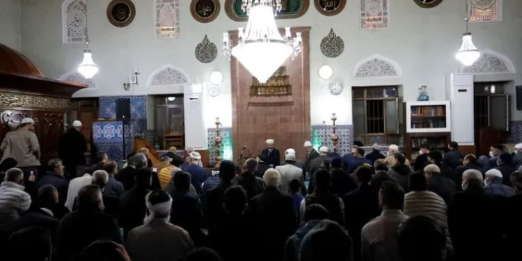 Ayasofya Cami İmam Hatibi Muştuer, İnegöl’de teravih kıldırdı