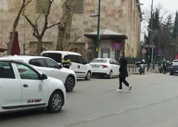 Bursa’da tehlikeye davetiye çıkaran yayalara sıkı takip