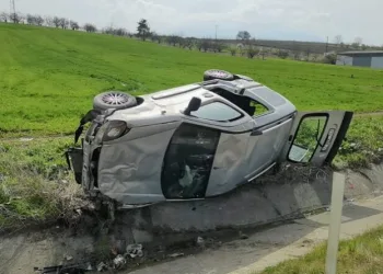 Bursa’da bariyerlere çarpıp şarampole yuvarlandı