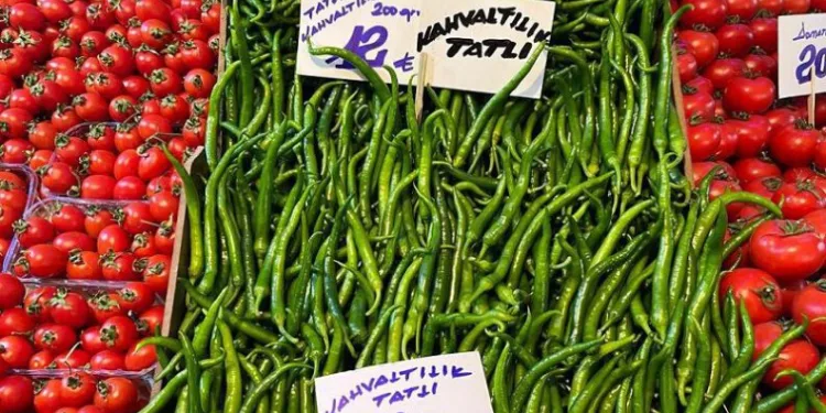 Pazarda fiyat etiketler grama döndü