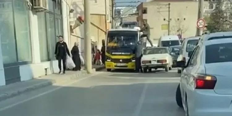 Bursa’da görülmemiş öfke! Otobüs şoförünü tekmeledi