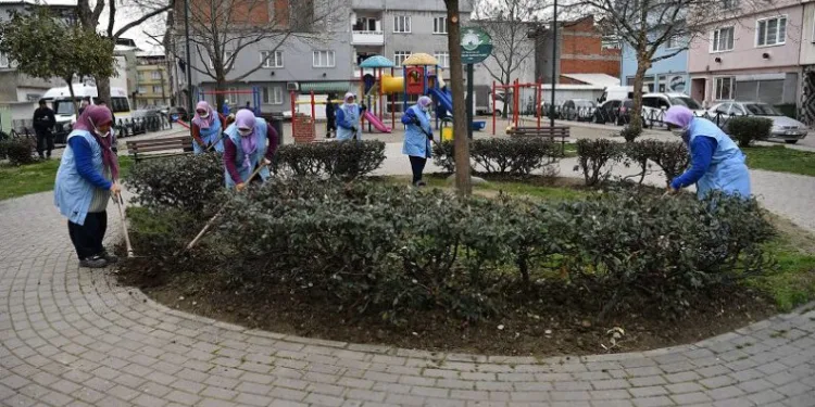 Osmangazi’de parklarda bahar temizliği