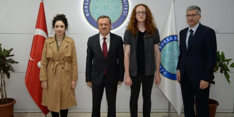 Rektör Kılavuz, Togg’un test sürüşüne katılan öğrencileri ağırladı