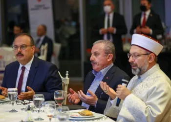 Meclis Başkanı Şentop Bursa’da iftara katıldı