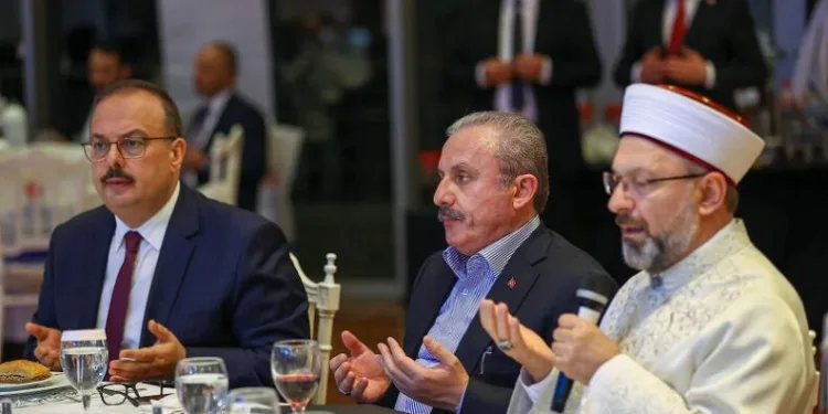 Meclis Başkanı Şentop Bursa’da iftara katıldı