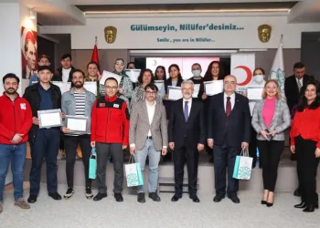 Nilüfer’de eğitimli hasta bakıcılara sertifikaları verildi
