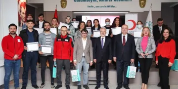 Nilüfer’de eğitimli hasta bakıcılara sertifikaları verildi