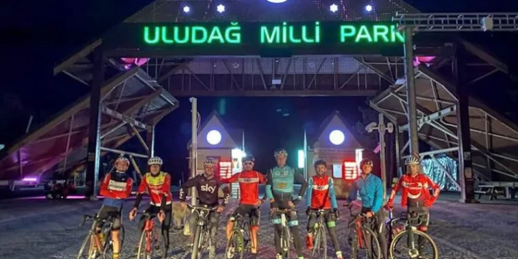 Bursalı bisikletçiler Uludağ’a pedal çevirdi
