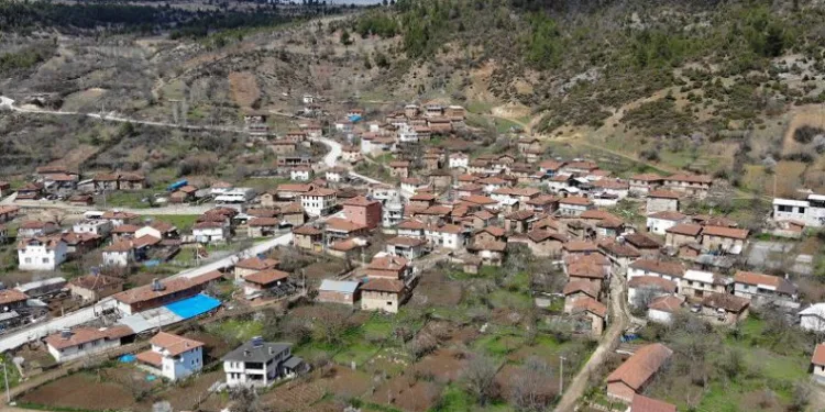 Bursa’da bu köye camiyi görmek için geliyorlar