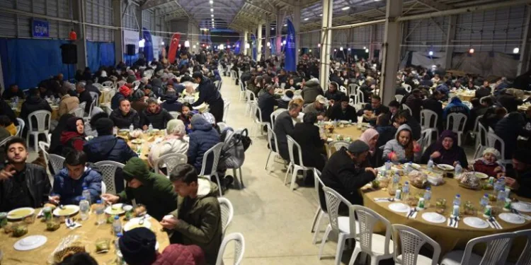 Büyükşehir’in iftar sofrası Büyükorhan’da kuruldu
