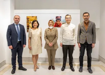 ‘Gülümseyin Philippines’ sergisi Bursa’da açıldı