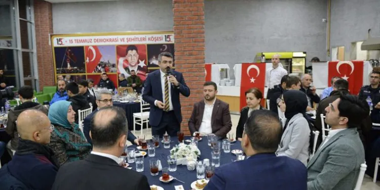 Başkan Yılmaz, görev başındaki polislerle iftar açtı