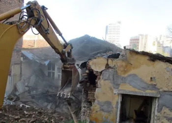Osmangazi metruk binalardan temizleniyor